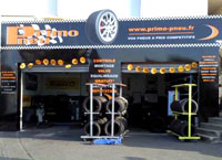 Agencement vitrine magasin Primo pneu